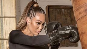 "Razem się modlimy i imprezujemy". Seksowna Telli o życiu z Wilderem