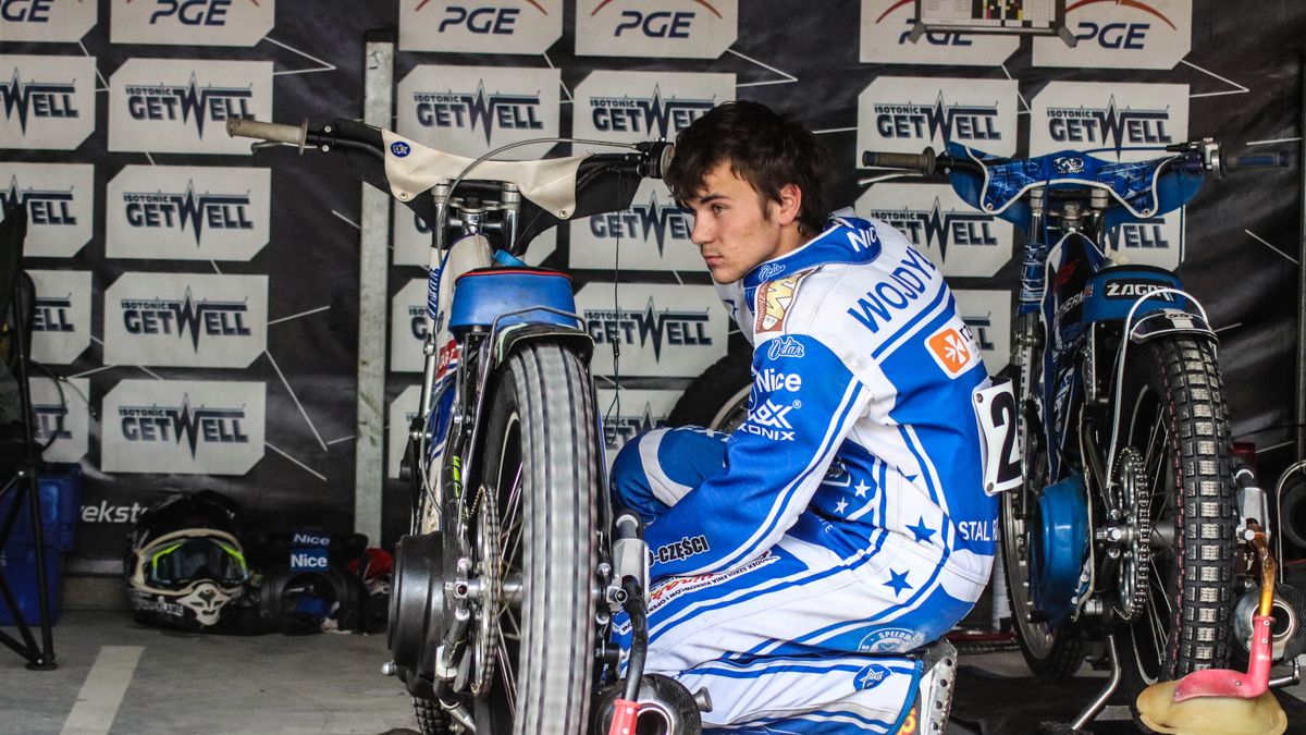 WP SportoweFakty / Julia Podlewska / Patryk Wojdyło w parku maszyn.