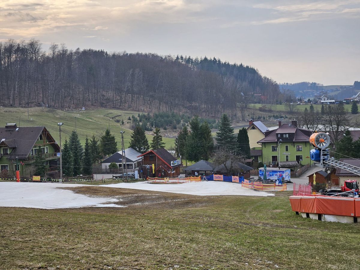 Kaszubi się nie poddają - wciąż pozwalają jeździć na nartach