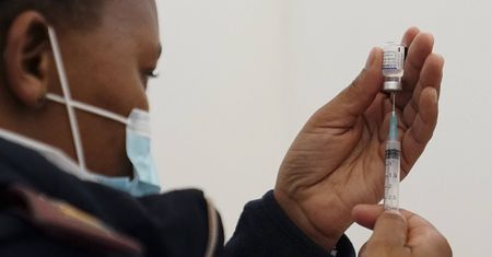 Omikron. Doradca ministra zdrowia RPA o skuteczności szczepionek