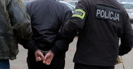 Zatrzymana para za organizowanie nielegalnego przekraczania granicy.