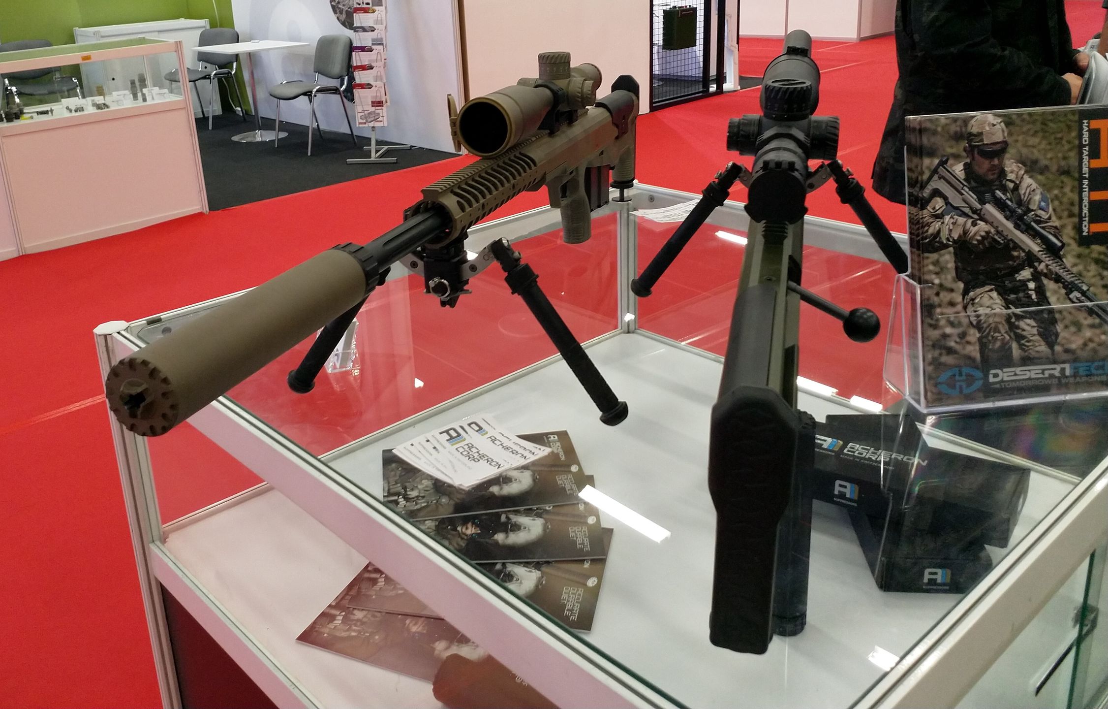 Karabiny Desert Tech SRS-A2 podczas targów MSPO 2022.