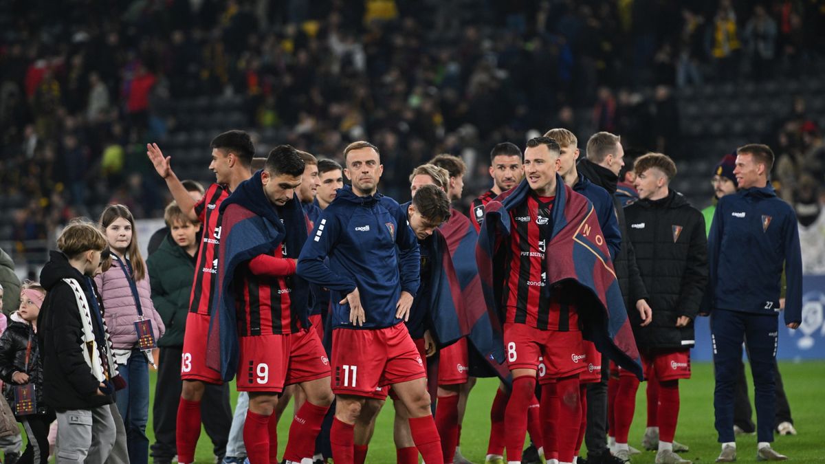 PAP / Marcin Bielecki / Piłkarze Pogoni Szczecin po meczu z Rakowem Częstochowa