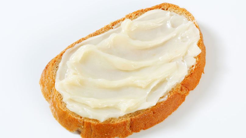 Smarowidło do pieczywa z dodatkiem jogurtu (ok. 40% tłuszczu), z dodatkiem soli