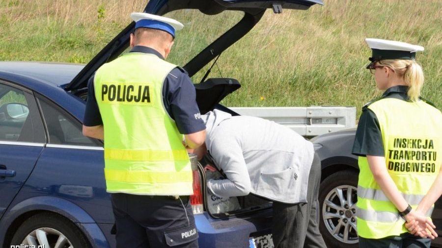 Policja może zapytać o gaśnicę. Zwykle przewozi się ją w bagażniku