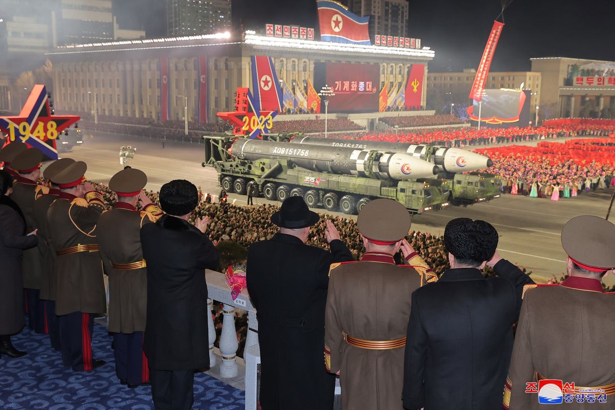 Parada wojskowa z okazji 75. rocznicy utworzenia Koreańskiej Armii Ludowej. 