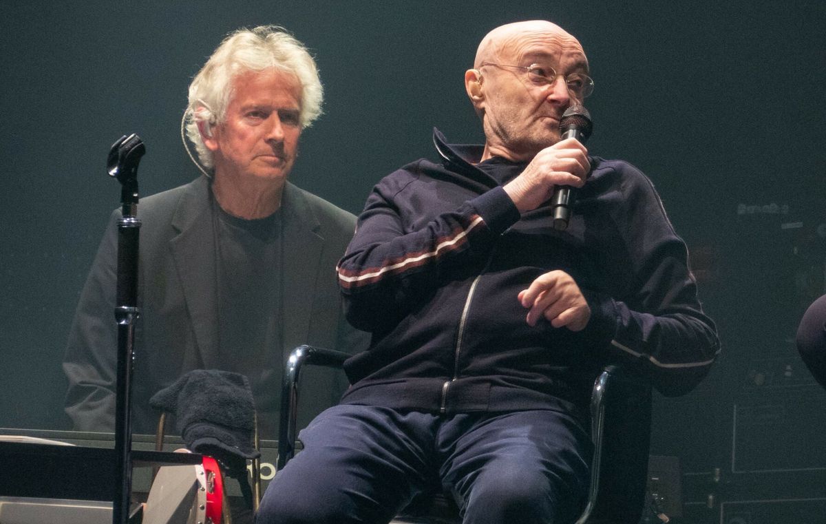 Tony Banks i Phil Collins ostatni raz jako Genesis podczas jednego z londyńskich koncertów 