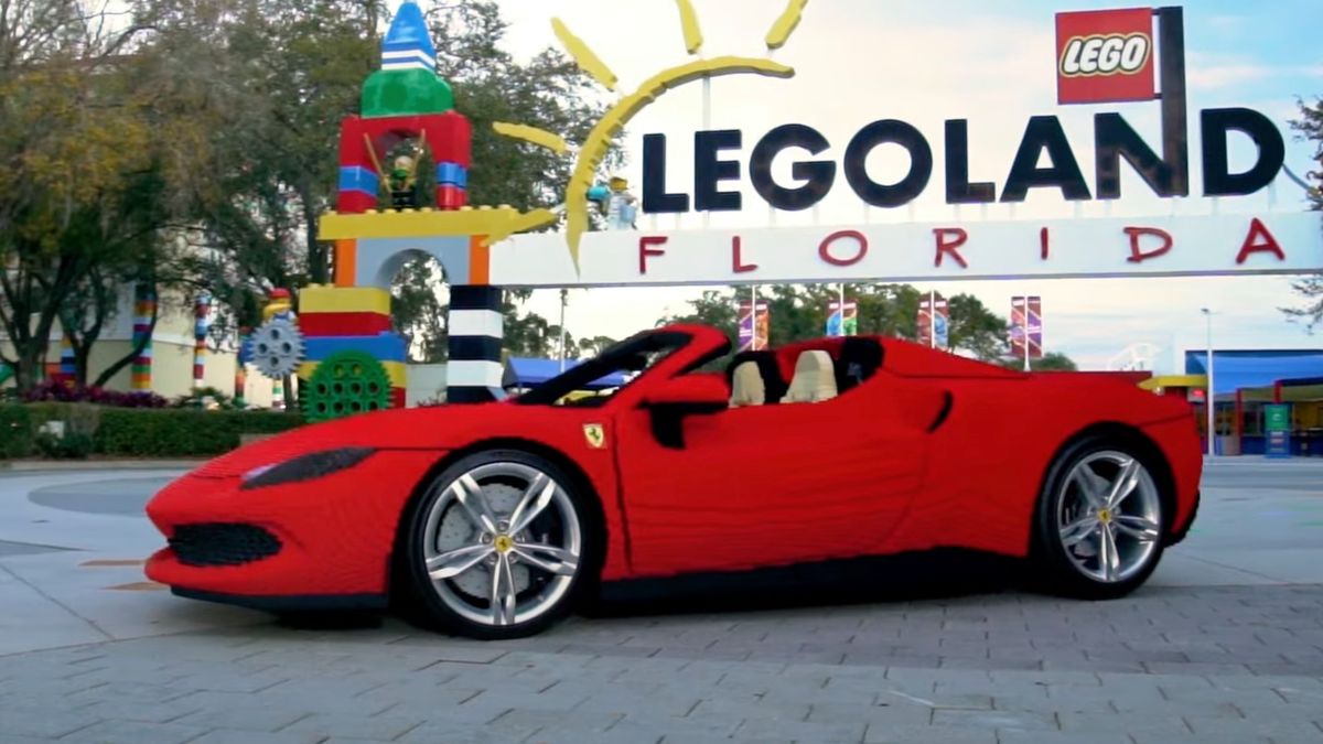 Zdjęcie okładkowe artykułu: Materiały prasowe / Legoland Florida Resort / Na zdjęciu: Ferrari 296 GTS z klocków Lego