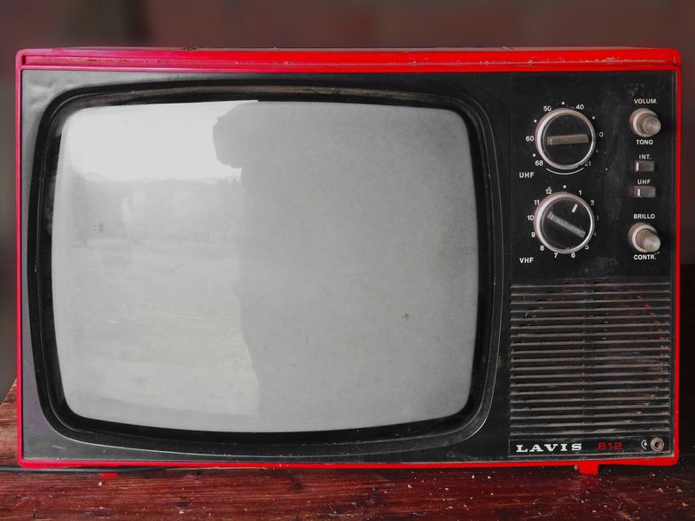 W przyszłym roku 2 mln Polaków może zostać odciętych od telewizji. Na ratunek ruszają parafie