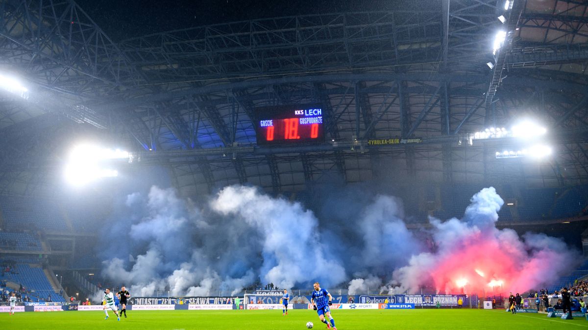 trybuny stadionu Lecha Poznań podczas meczu Lech - Lechia