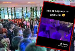 Dał się podpuścić na studniówce. Ksiądz królem parkietu