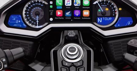Apple CarPlay i Android Auto w motocyklach. W jakich są modelach?