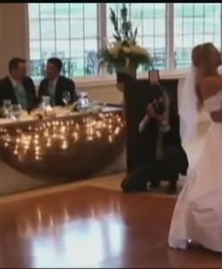 Stał przy ołtarzu i czekał na wejście sparaliżowanej wybranki. Nie mógł uwierzyć w to co zobaczył