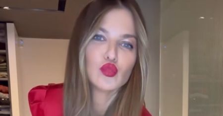 Czerwone spodnie na święta. Tak noszą je gwiazdy
