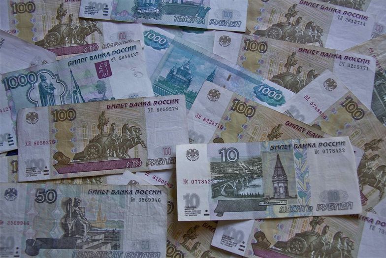 Słaby rubel dobry dla Rosji? Dostali więcej za Mistrale, ale na dłuższą metę stracą
