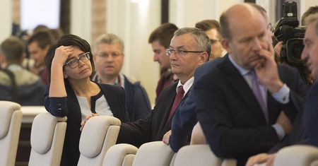Zdjęcie warte więcej niż słowa. Fotograf uwiecznił trójkę do "zrekonstruowania"?