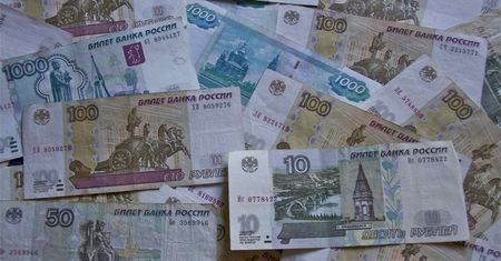 Kurs rubla dołuje. Od roku dolar nie był tak drogi