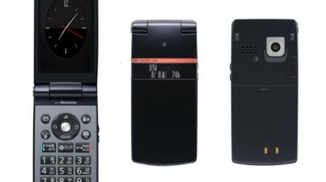 Panasonic P706ie. Przyjazny telefon z klapką 1