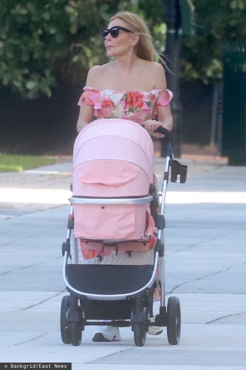 68-letnia Ana Obregón spaceruje z córką po Miami