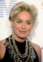 Sharon Stone woli rówieśników