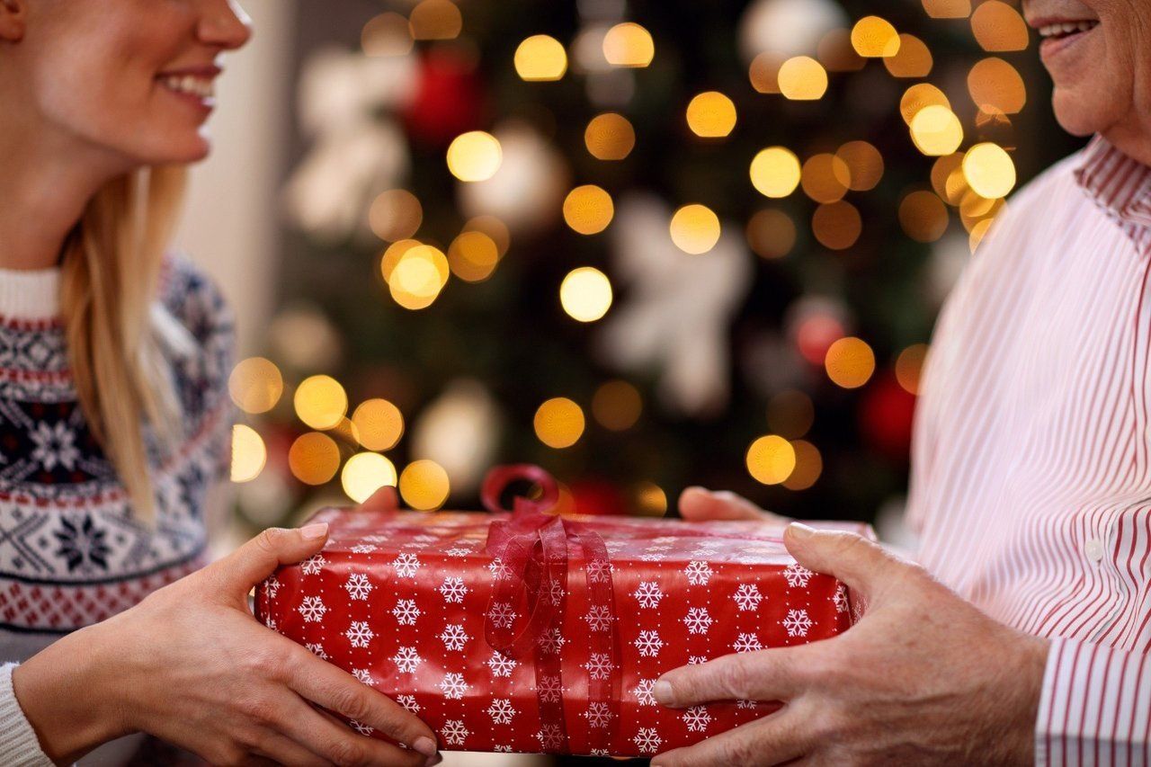 Najlepsze pomysły na prezent dla niego. Pomysłowe, ciekawe i niebanalne
