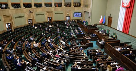 Sejm za korzystnymi zmianami dla emerytek. Chodzi o kobiety urodzone w 1953 r.