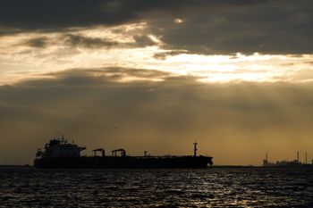 Kryzys na Bliskim Wschodzie uderza w kolejny przemysł. Surowca zabraknie