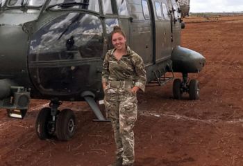 Znaleźli ją nieprzytomną w pokoju. Brytyjska armia bada śmierć 22-latki