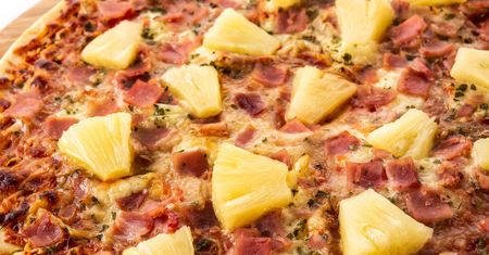 Na samo wspomnienie tej pizzy Włochom otwiera się scyzoryk w kieszeni. Oni jej nienawidzą