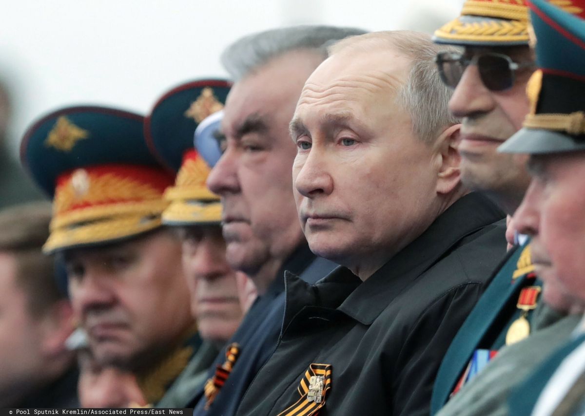 Defilada wojskowa z okazji Dnia Zwycięstwa w Moskwie. To tutaj Putin obserwuje przemarsze swoich wojsk 