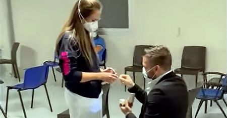 Pielęgniarki wzięły udział w spisku. Zaskoczył dziewczynę w punkcie szczepień
