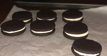 Przepis na ciastka Oreo. W domu zrobisz je za ułamek ceny
