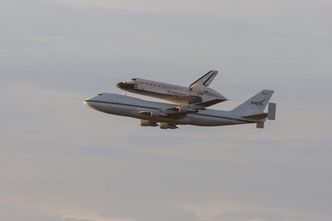 Wahadłowiec Endeavour w ostatniej podróży. Do muzeum