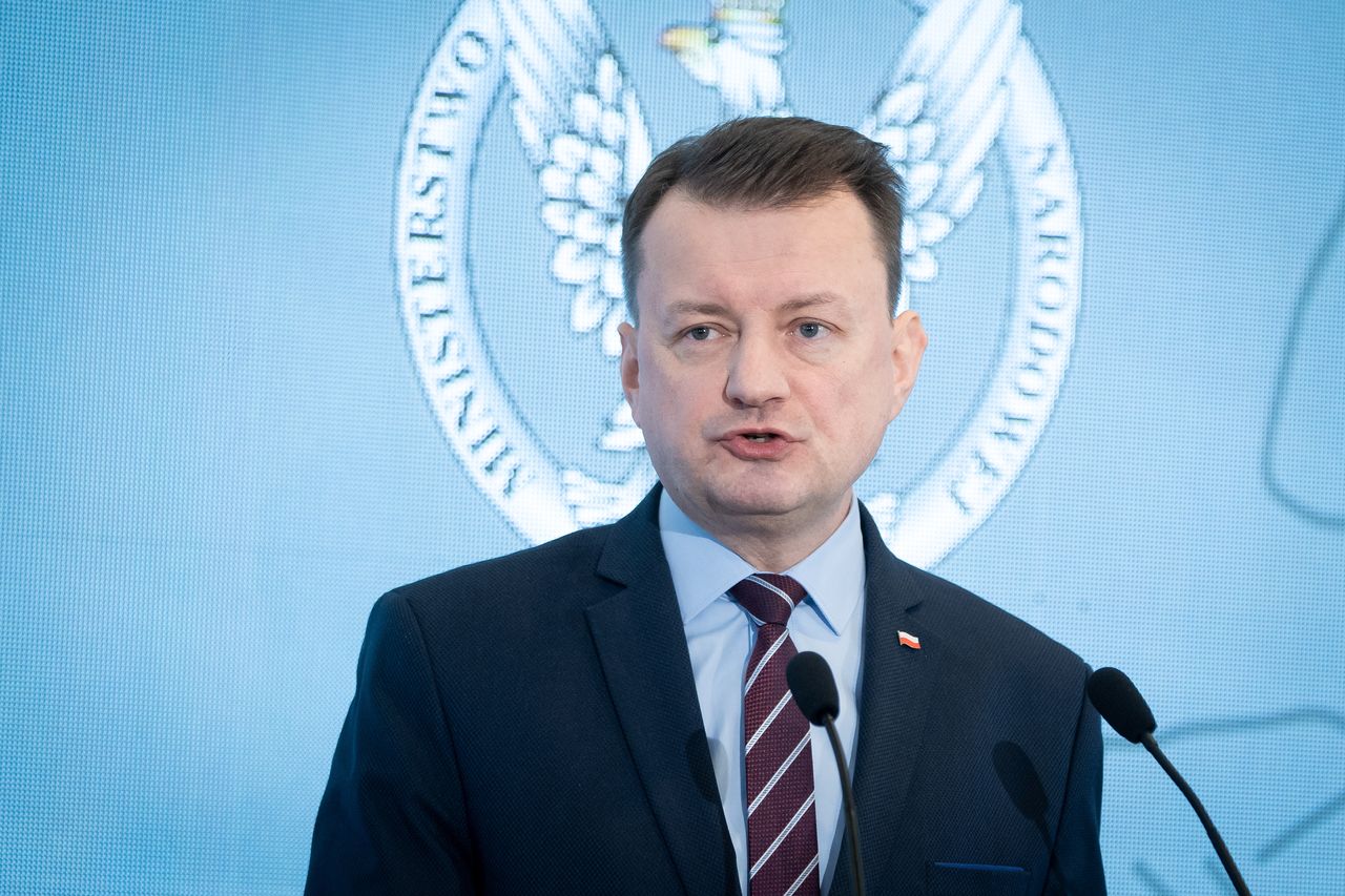 Wśród obdarowanych przez MON w 2023 r. jest gmina Legionowo, w której mieszka b. minister Mariusz Błaszczak (Photo by Mateusz Wlodarczyk/NurPhoto via Getty Images)