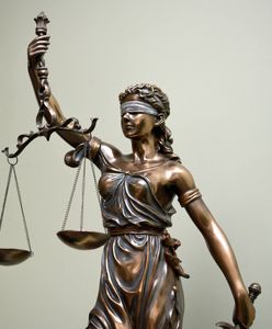 Rzecznik TSUE bezlitosny dla "ustawy kagańcowej"