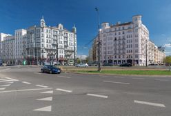 Warszawa. Kolizja samochodu SOP z tramwajem