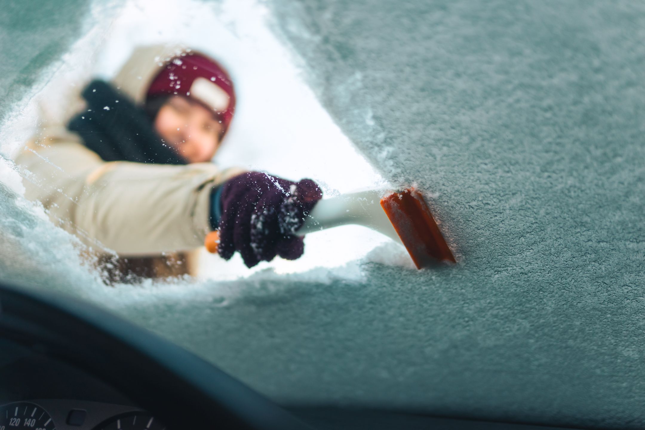 Przygotuj swoje auto, zanim chwyci mróz