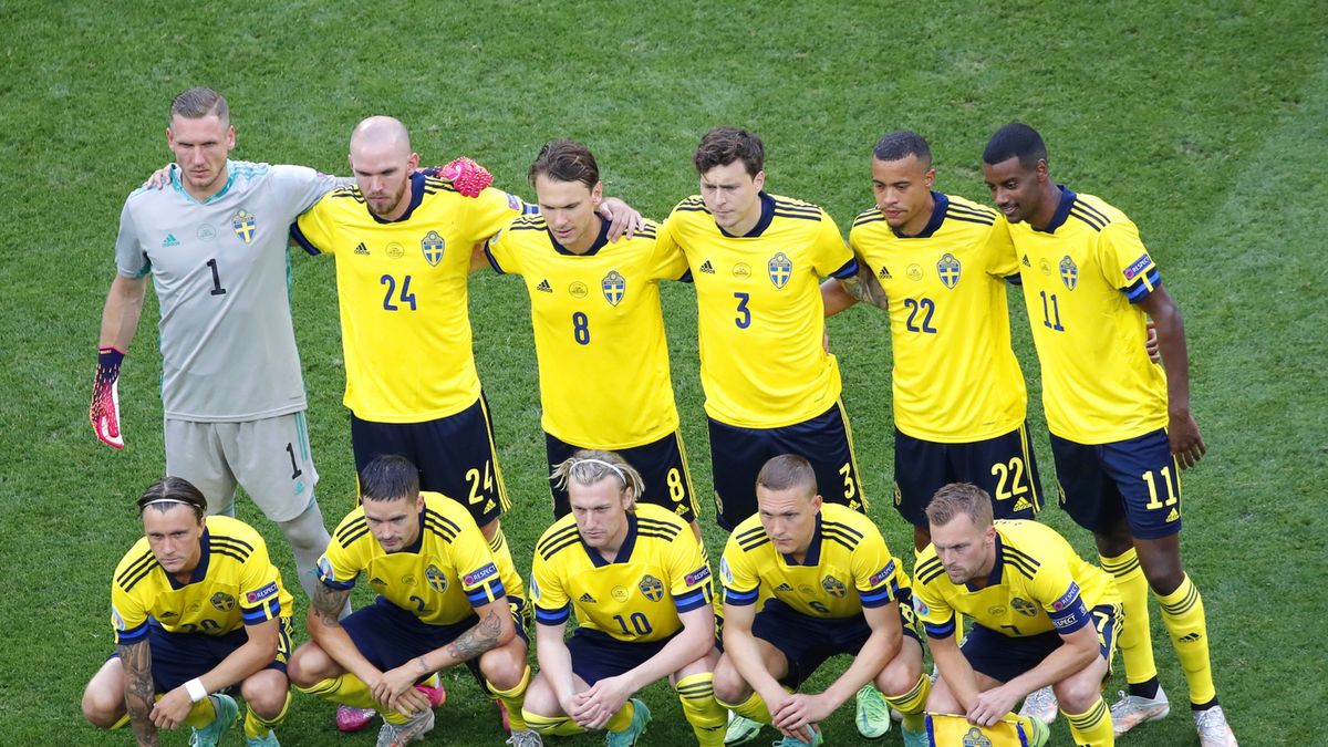 Zdjęcie okładkowe artykułu: PAP/EPA / Maxim Shemetov / Na zdjęciu: piłkarze reprezentacji Szwecji