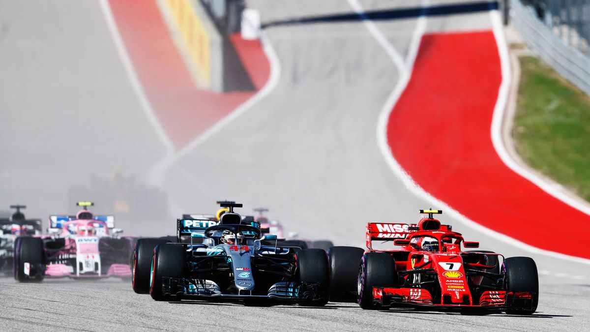Zdjęcie okładkowe artykułu: Materiały prasowe / Pirelli Media / Na zdjęciu: walka Lewisa Hamiltona z Kimim Raikkonenem (po prawej)