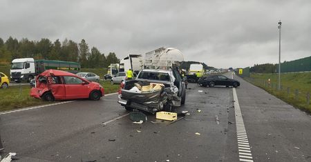 Karambol na A1. Zderzyło się kilka pojazdów, są ranni
