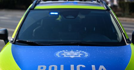 Uderzył w barierki przy przystanku w Warszawie. Kierowca był pijany