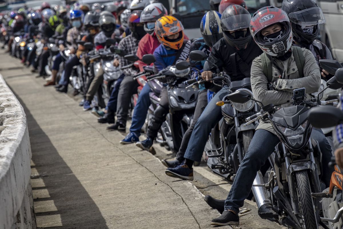 Motocykle to popularny środek transportu na Filipinach.