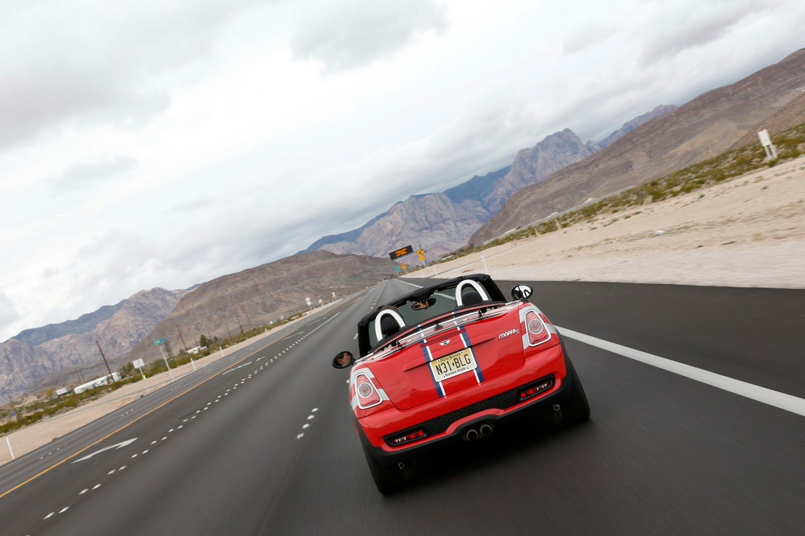 Galeria Mini jako celebracja sprzedaży półmilionowego egzemplarza w USA 271