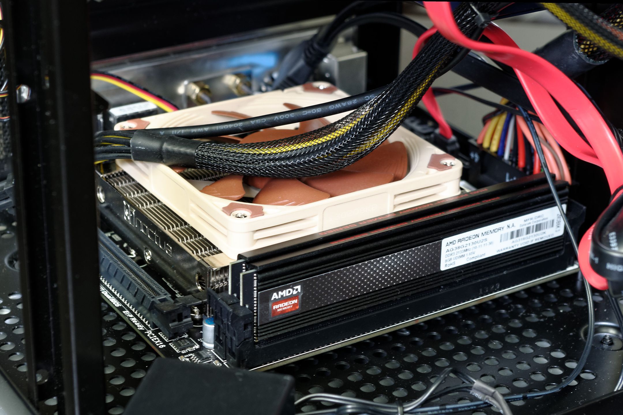 Chłodzenie działało cichutko, nawet na zwykłej paście termoprzewodzącej