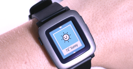 Następca smart-zegarka Pebble wyszczuplał, ale nie wyładniał