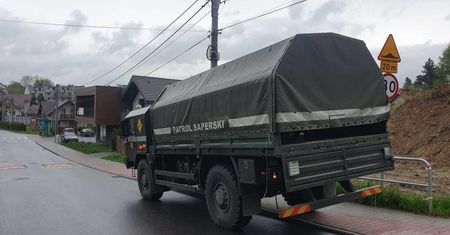 Akcja saperów. Operator koparki trafił na arsenał z II wojny światowej