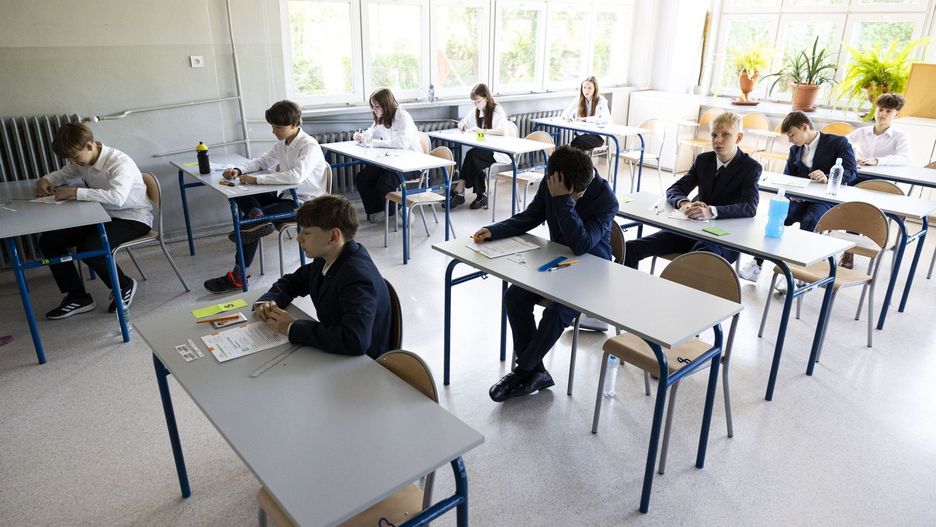 Pisany co roku w maju egzamin ósmoklasisty nie tylko stanowi podsumowanie nauki w podstawówce. Punkty za wyniki uzyskane na tym egzaminie - obok punktów za świadectwo - mogą zdecydować o dostaniu się do wymarzonej szkoły średniej