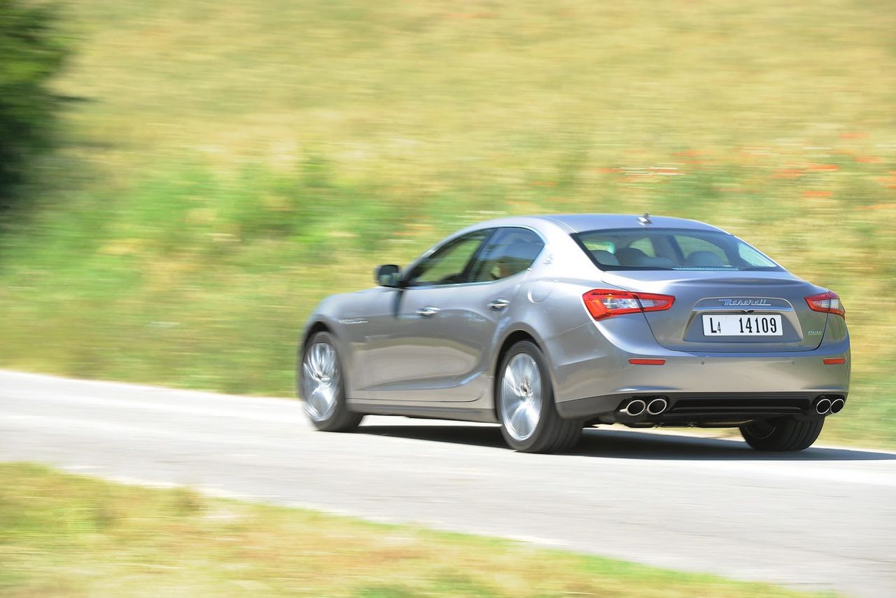 2014-Maserati-Ghibli-11[2]