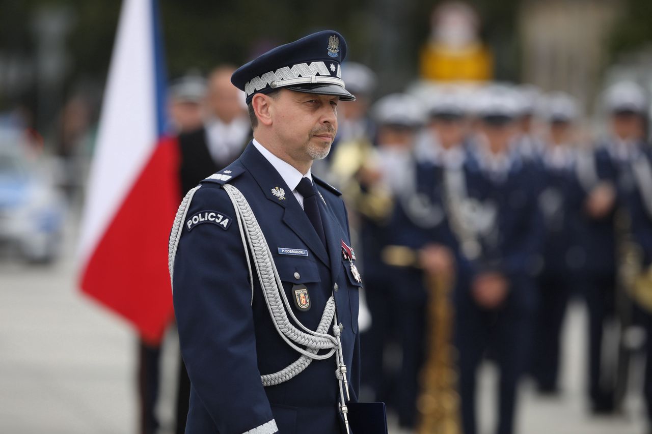 Warszawa. Komendant Stołeczny Policji nadinsp. Paweł Dobrodziej podczas centralnych uroczystości z okazji 100. rocznicy powstania Policji Państwowej, 2019 r.