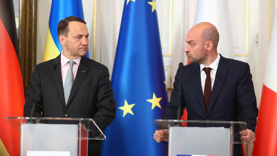 O?wiadczenie prasowe szef�w dyplomacji pa?stw Tr�jk?ta Weimarskiego
29.09.2025 Warszawa Spotkanie szefow dyplomacji panstw Trojkata Weimarskiego, fot Tomasz Jastrzebowski/REPORTER
N/z: Radoslaw Sikorski, Jean-Noel Barrot
Tomasz Jastrzebowski/REPORTER